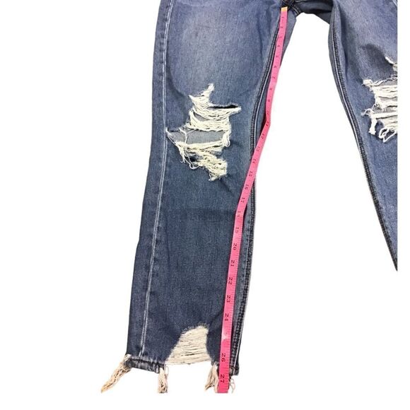American Eagle Mom Jeans Busted Knee & Chewed Hem Jeans Size 6 - Picture 2 of 12